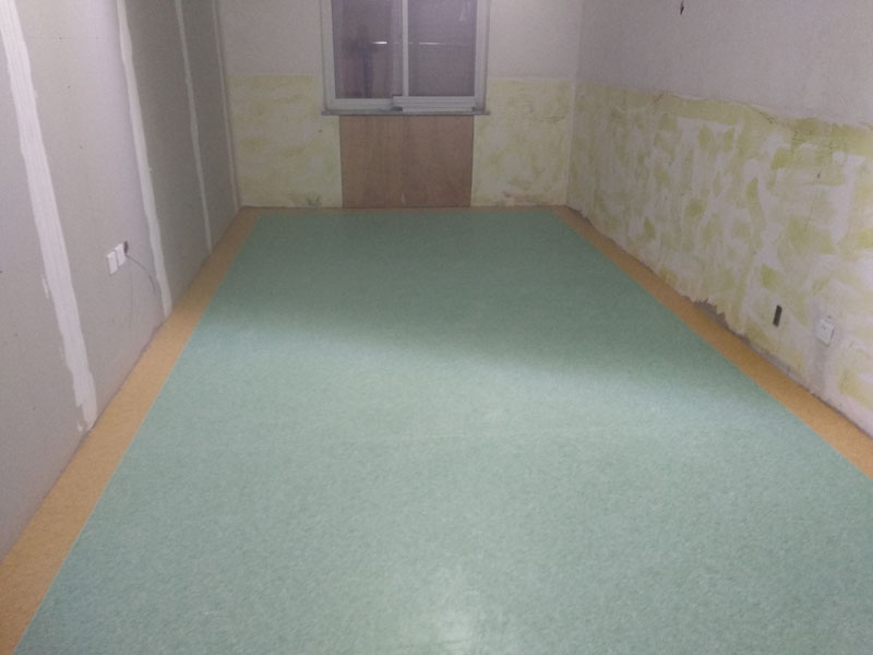 办公室弹性地板安装